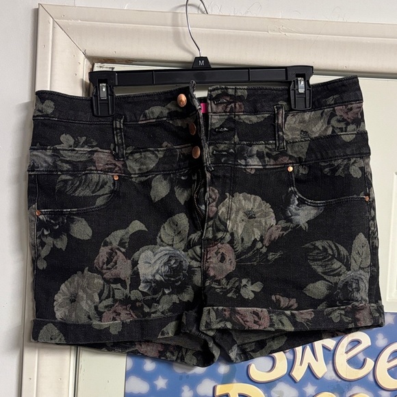 Tinseltown Pants - Tinseltown Black Floral Jean Shorts